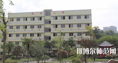 重慶男生學什么幼師學校好