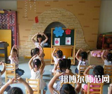 鄭州2020年女生讀幼師學校學什么專業好