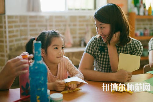 成都2020年女生上幼師學校學什么專業好